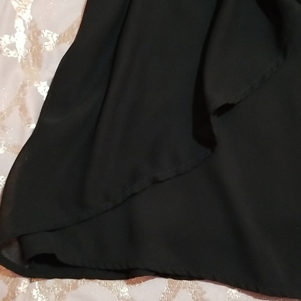 Lush Black Sleeveless Relaxed Tank Top - Picture 2 of 5